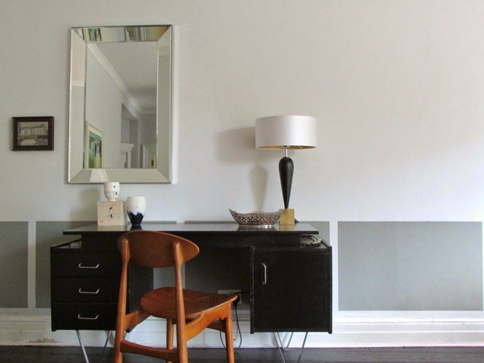 180-grand-miroir-chambre-un-placard-noir-une-chaise