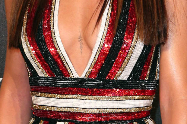 Cheryl Cole tatouage à la poitrine