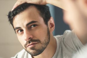 10 mythes sur les cheveux des hommes démystifiés