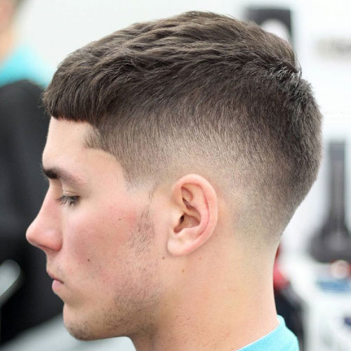 Fade Low Taper avec coupe en équipage et frange courte