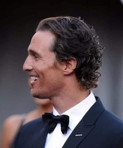 Matthew McConaughey coiffures pour les hommes aux cheveux ondulés
