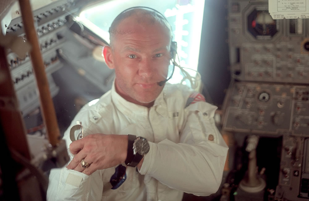 Buzz Aldrin portant une Omega Speedmaster dans l'espace