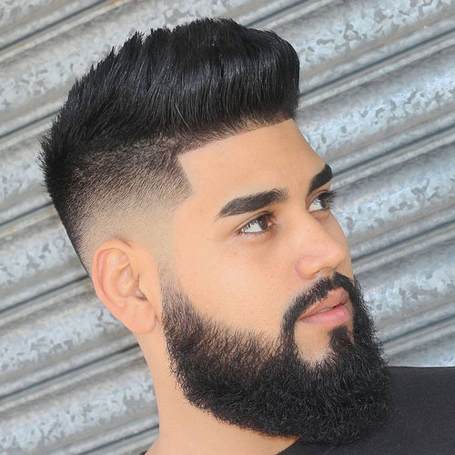 Meilleures coiffures moyennement affaiblies pour hommes - Côtés délavés courts + alignement + cheveux texturés épais sur le dessus + longue barbe