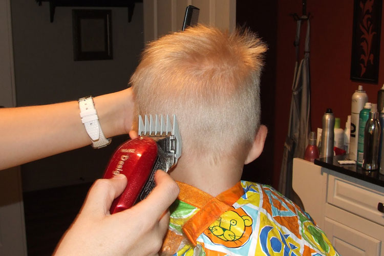 Fade Haircut Pour Les Petits Garçons