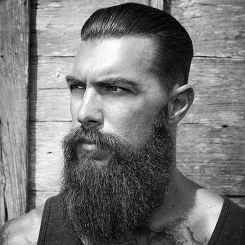 Longue barbe cheveux courts