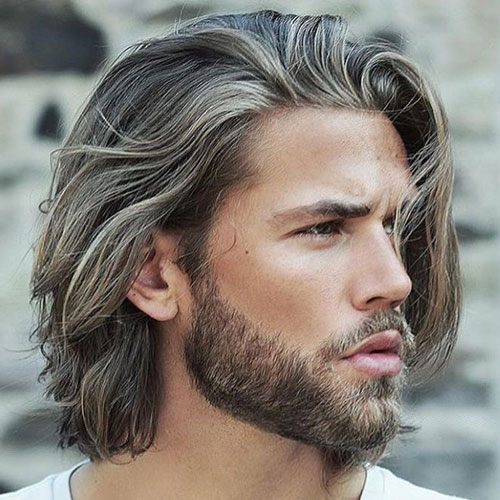 Cheveux longs texturés + courte barbe
