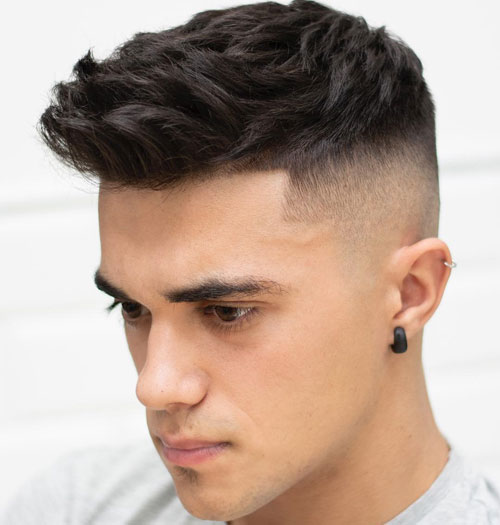 Cheveux courts texturés pour hommes - Fade High Skin + Spiky Textured Top