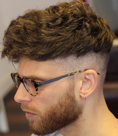 Coiffures à franges texturées pour hommes + Fondu chauve élevé