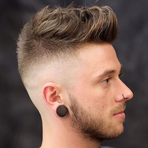 Coupe de cheveux Quiff texturée moderne pour hommes - Coupe haute avec dégradés + Coiffure de Quiff courte à moyenne sur le dessus