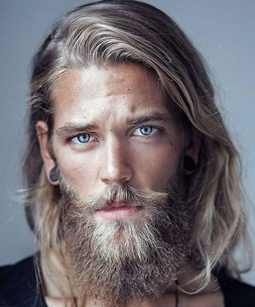 Longs cheveux blonds hommes