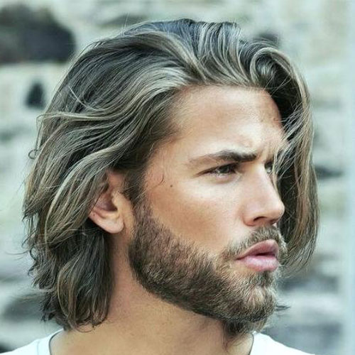 Cheveux blonds mi-longs