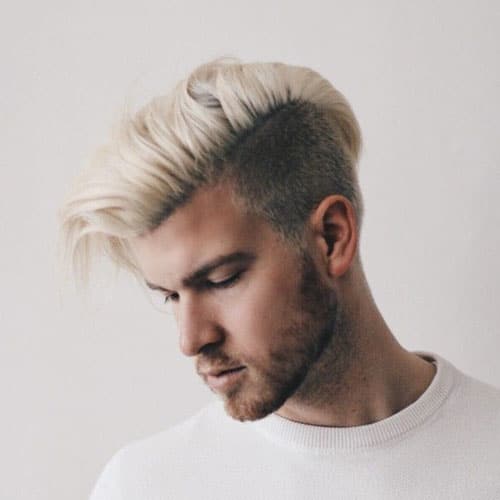 Peigne Blonde Platine Au Dessous