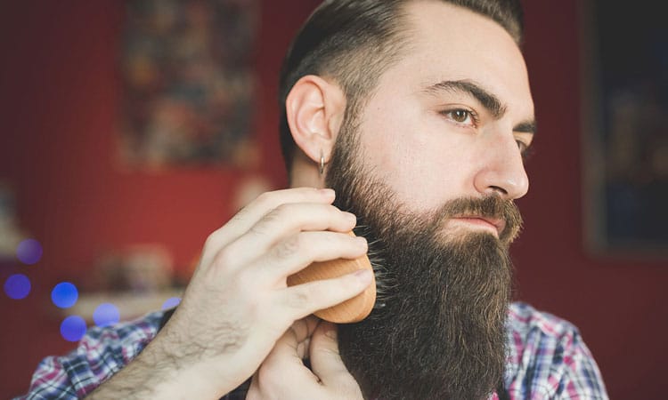 Exfoliez votre barbe avec une brosse à barbe en poils de sanglier