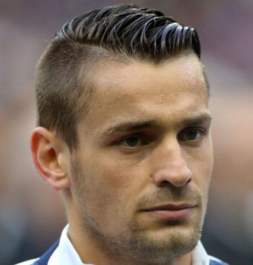 Coupes de cheveux d'un joueur de football - Mathieu Debuchy
