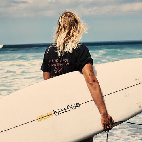 Cheveux de surfeur pour hommes - Longs cheveux de surfeur blonds