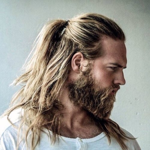 Longs cheveux et barbe nordiques