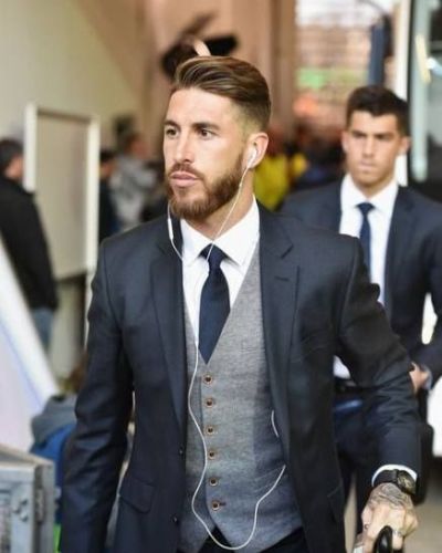 Sous-cut séparé élégant avec fondu et barbe courte Sergio Ramos