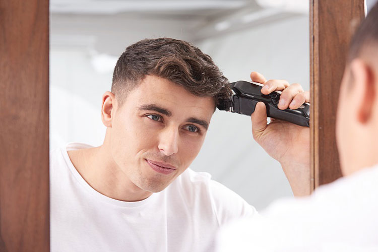 Comment couper vos cheveux propres