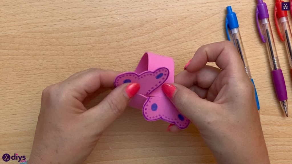 Bracelet papillon bricolage pour enfants simple