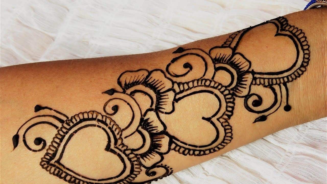 Diy mignon petit coeur tatouage au henné conçoit le tatouage Mehndi