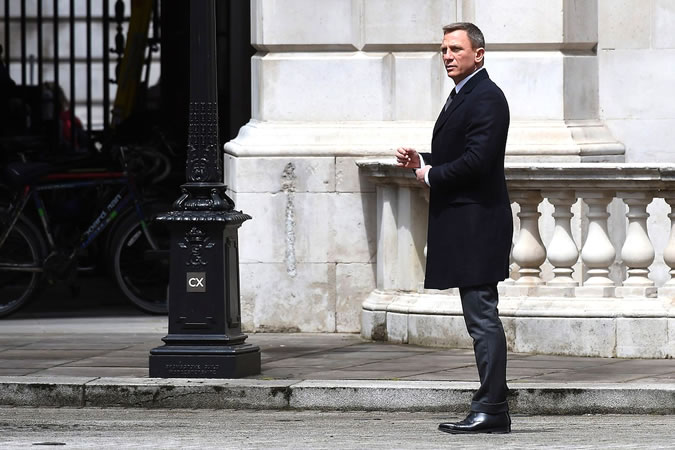 Daniel Craig en tant que James Bond In Specter - Crockett & Jones Shoes