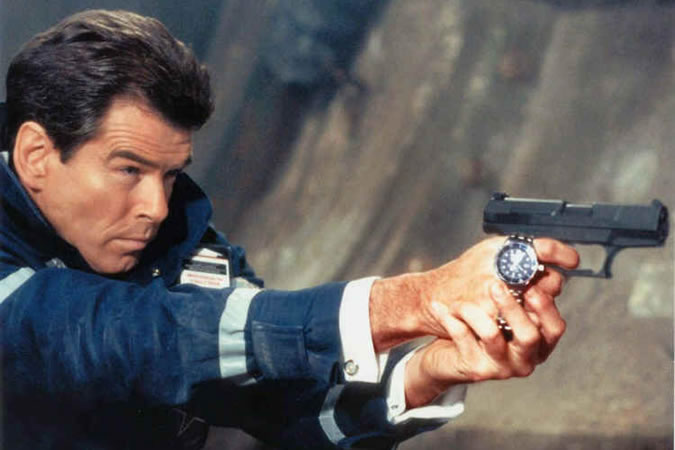 Pierce Brosnan en tant que James Bond dans Goldeneye - Omega Seamaster Watch