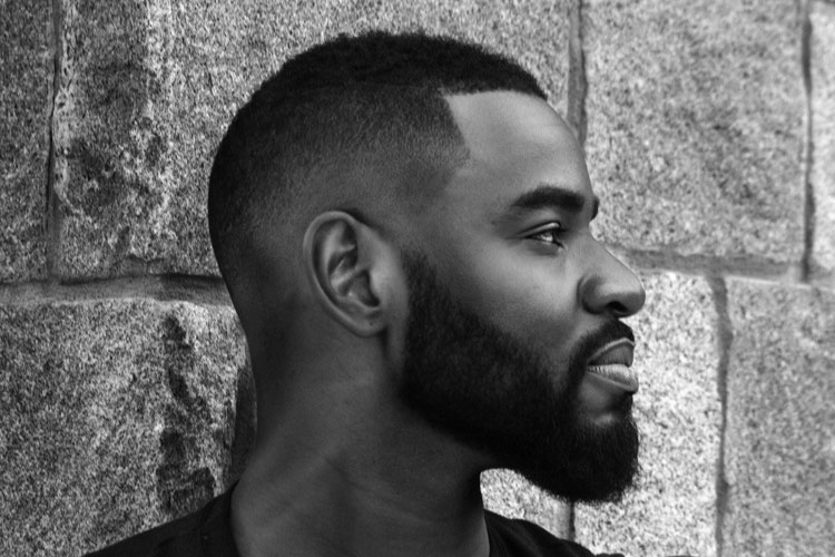 Croissance de la barbe pour les hommes noirs