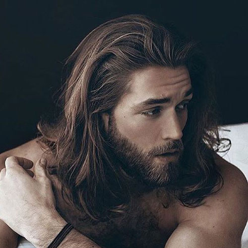 Coiffures longues pour hommes - Cheveux longs avec barbe