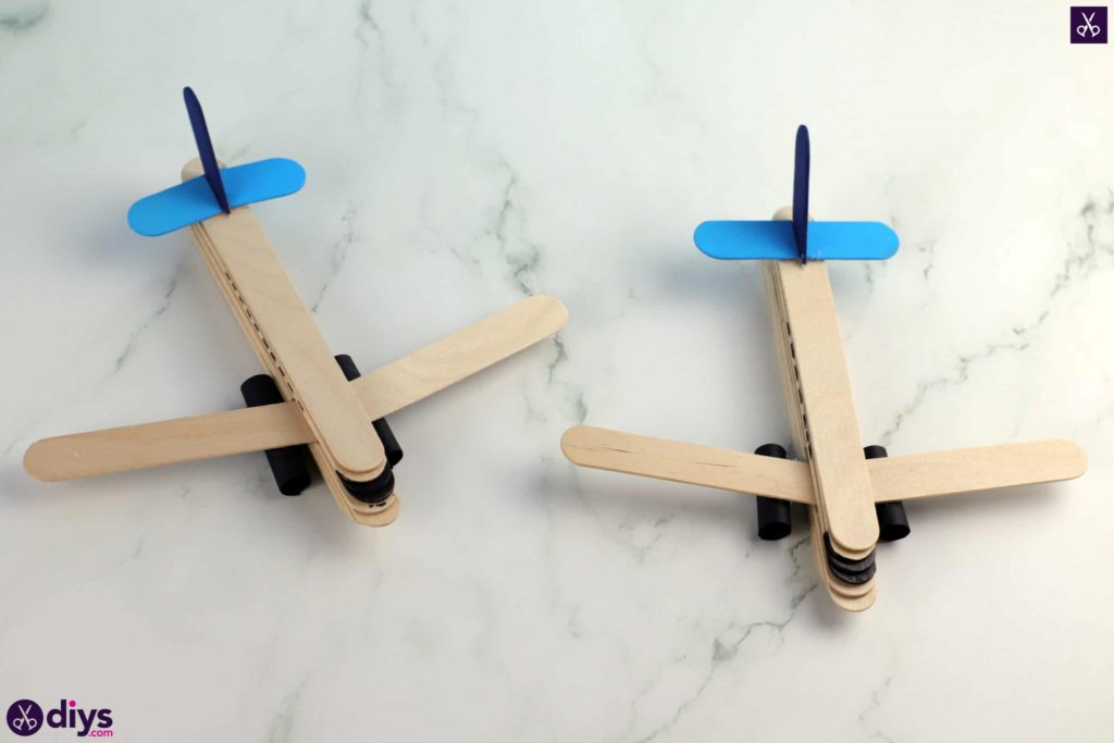 Bâton de popsicle avion bricolage pour enfant
