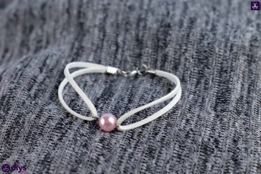 Bracelet en cuir avec une perle simple