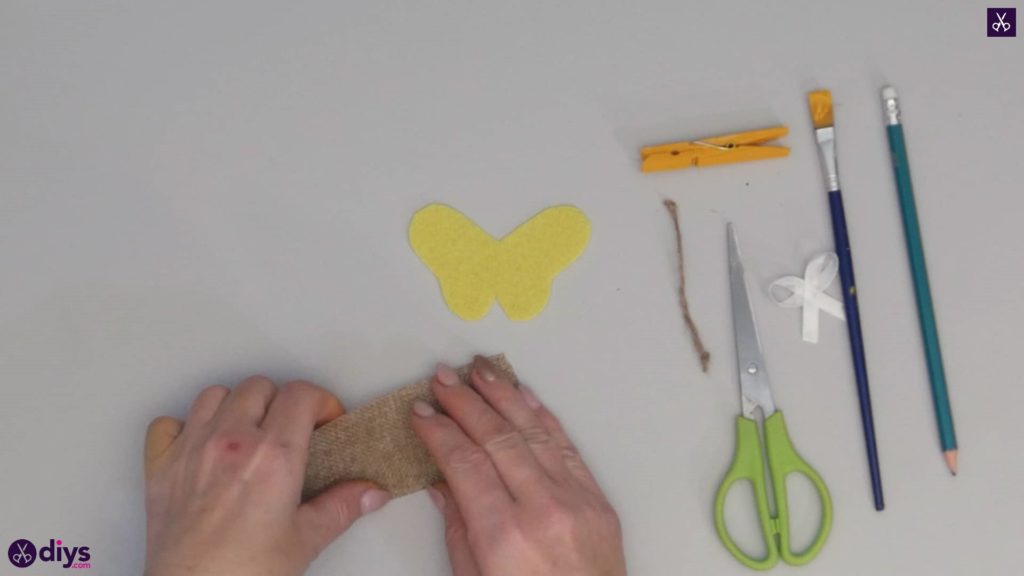 Comment fabriquer un papillon à partir d'une pince à linge étape 6