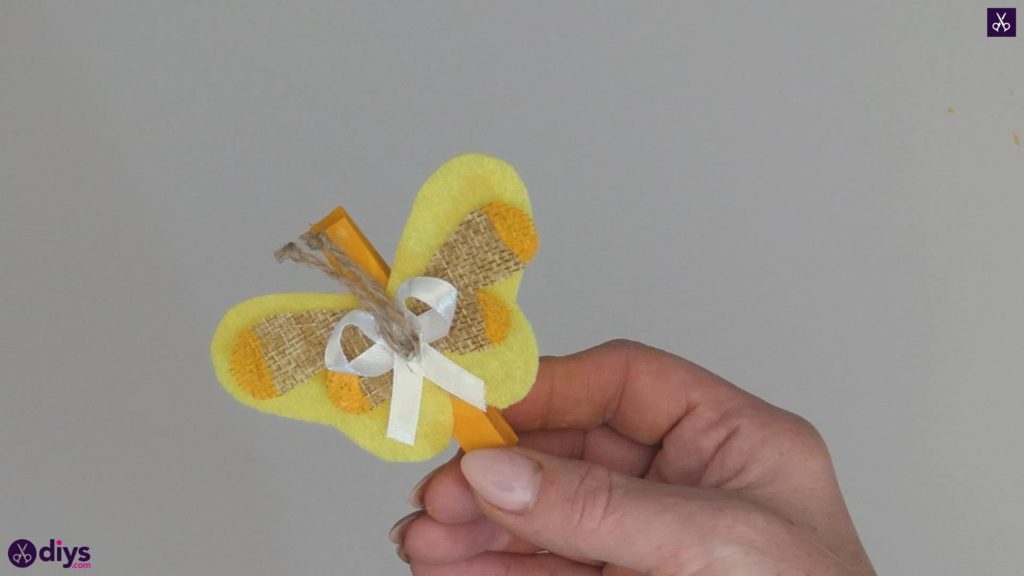 Comment fabriquer un papillon à partir d'une pince à linge étape 11