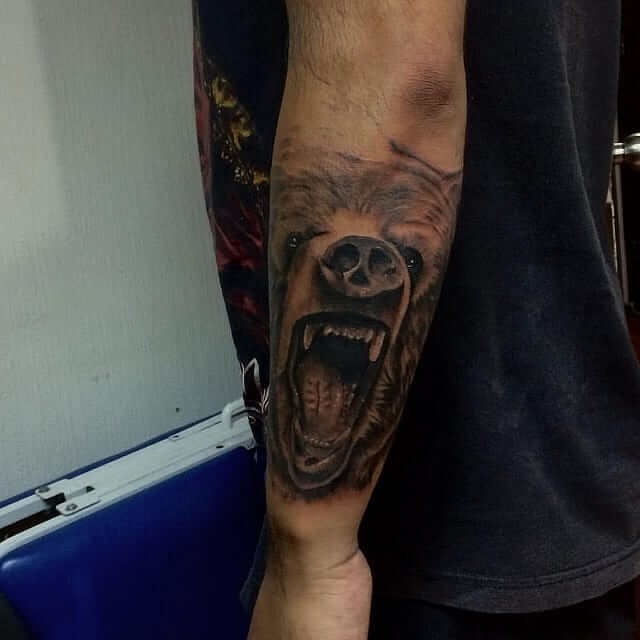 tatouage avant-bras ours