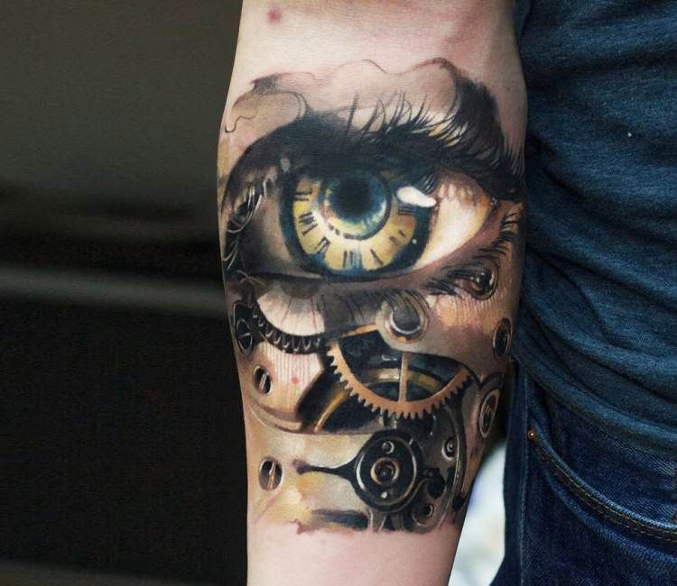 tatouage mécanique avant-bras oculaire