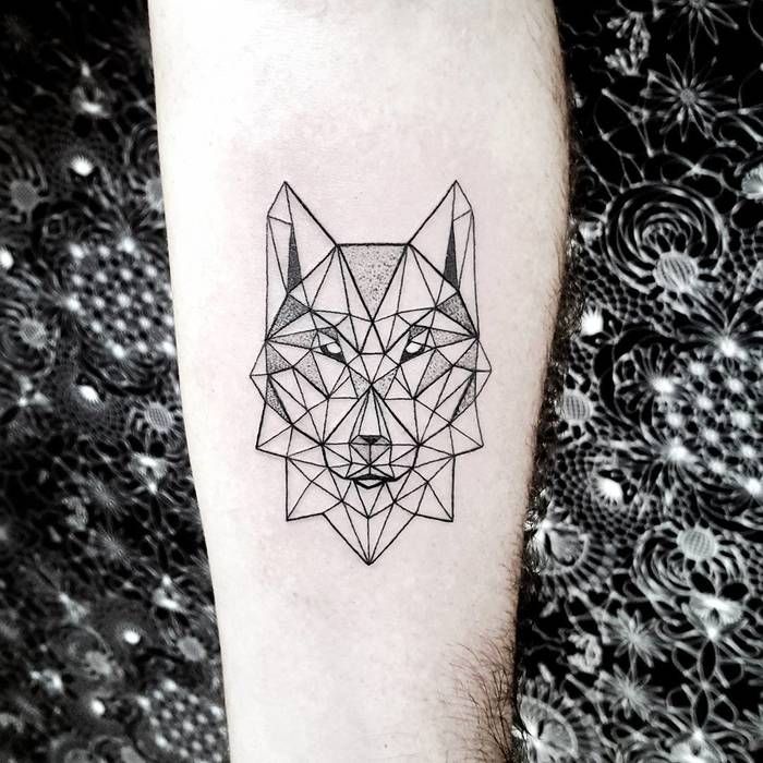 tatouage de loup géométrique