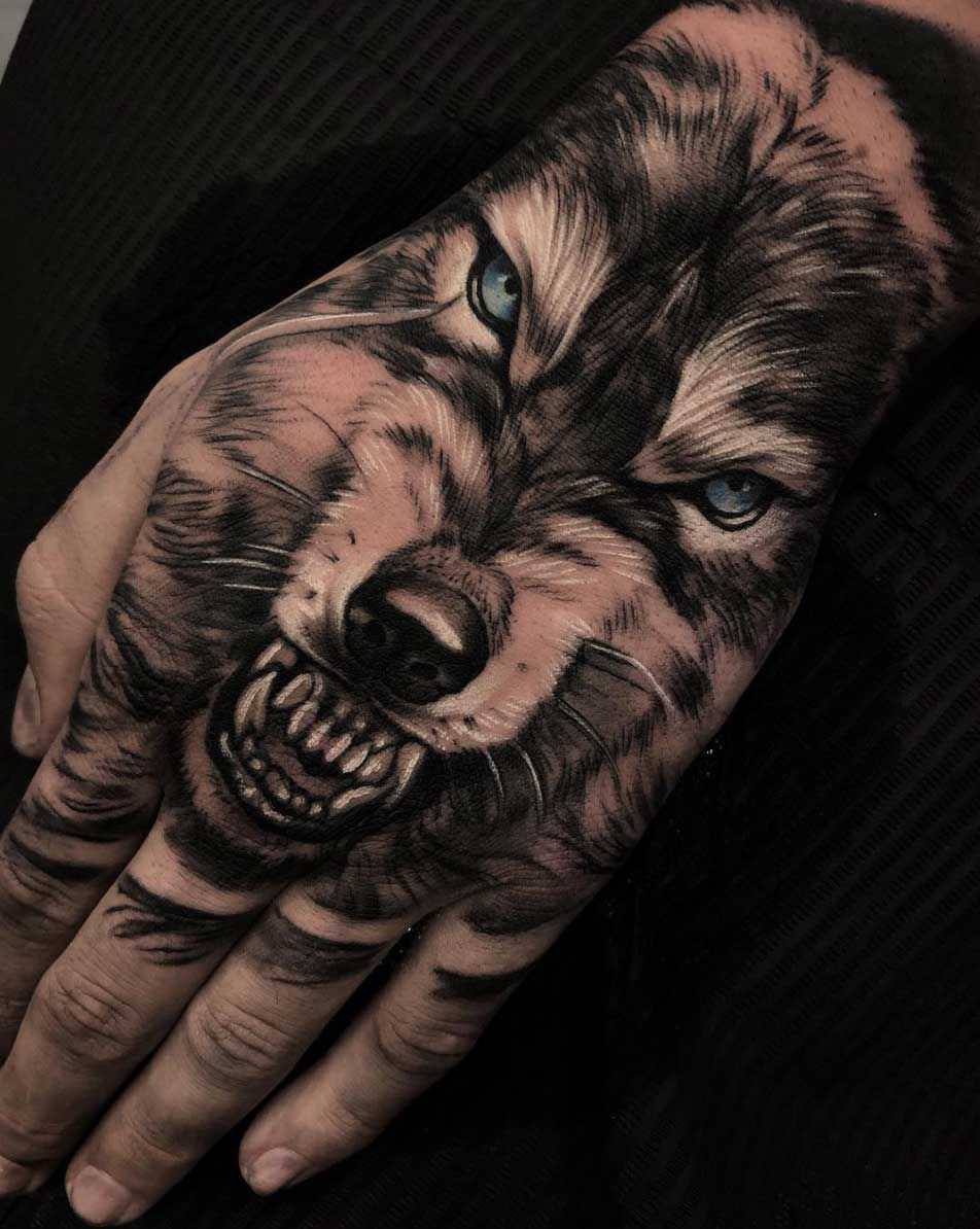 tatouage de main de loup