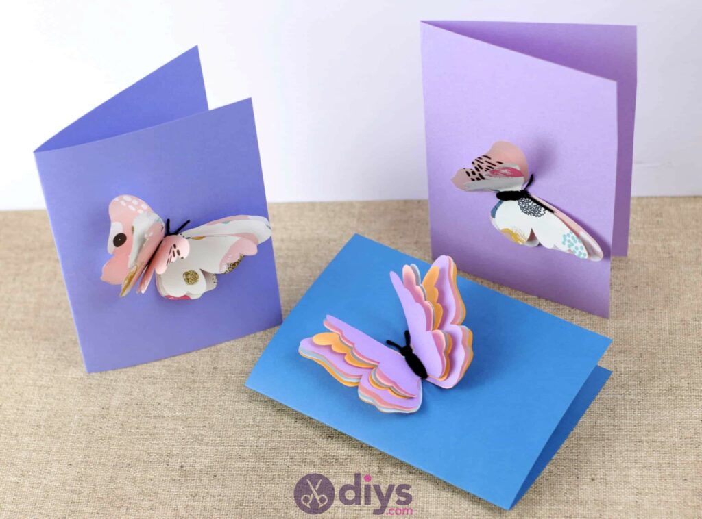 Carte papillon en papier 3D colorée