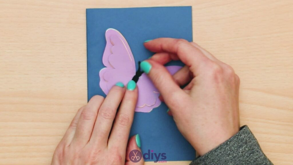 Carte papillon en papier 3D étape 8a
