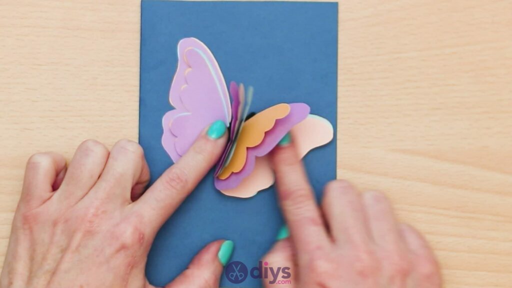 Carte papillon en papier 3D, étape 9a