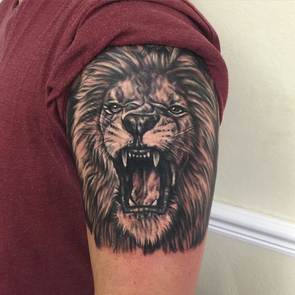 lion rugissement tatouage