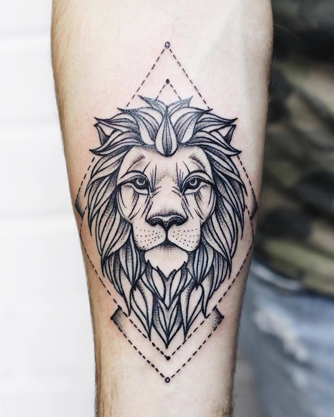 tatouage de lion géométrique
