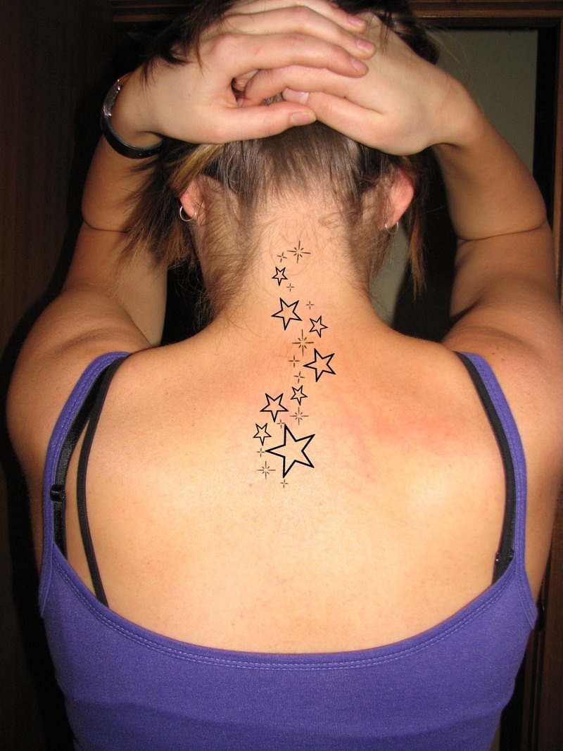 tatouage étoile sur le dos