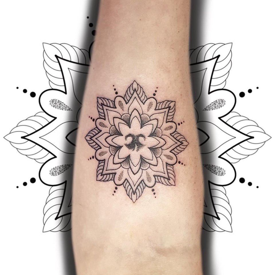 Tatouage de conception de mandala imprimé