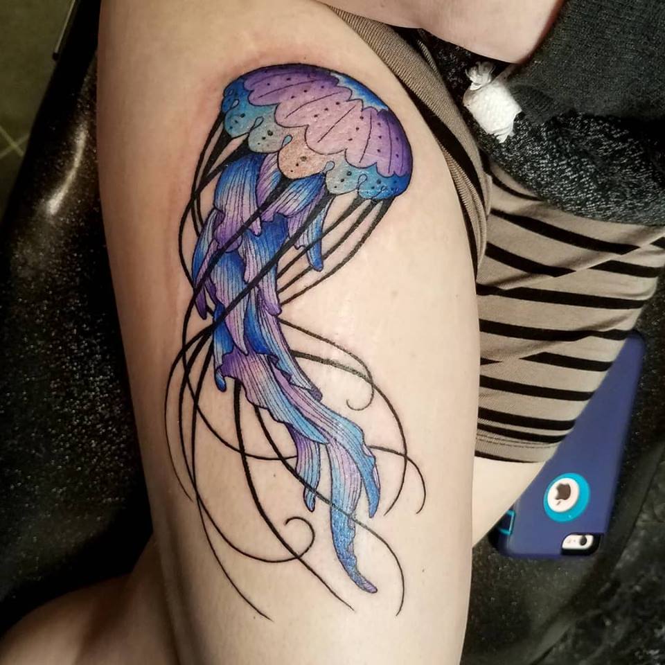 Tatouage de méduses de la vie marine