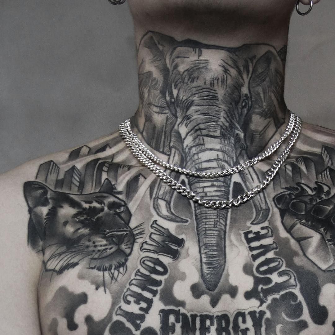 cou de tatouage d'éléphant