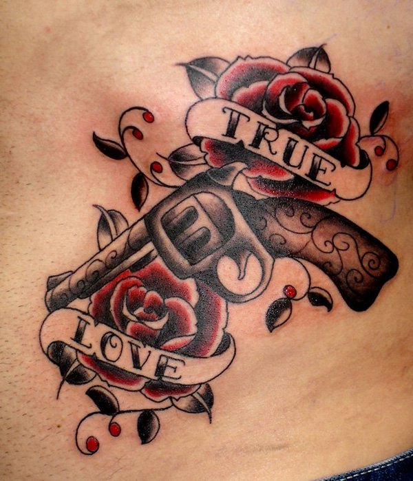 Tatouage mexicain rose et pistolet