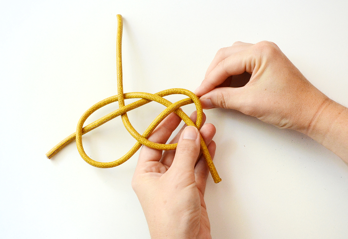 Comment faire des bracelets en corde nouée DIY 7