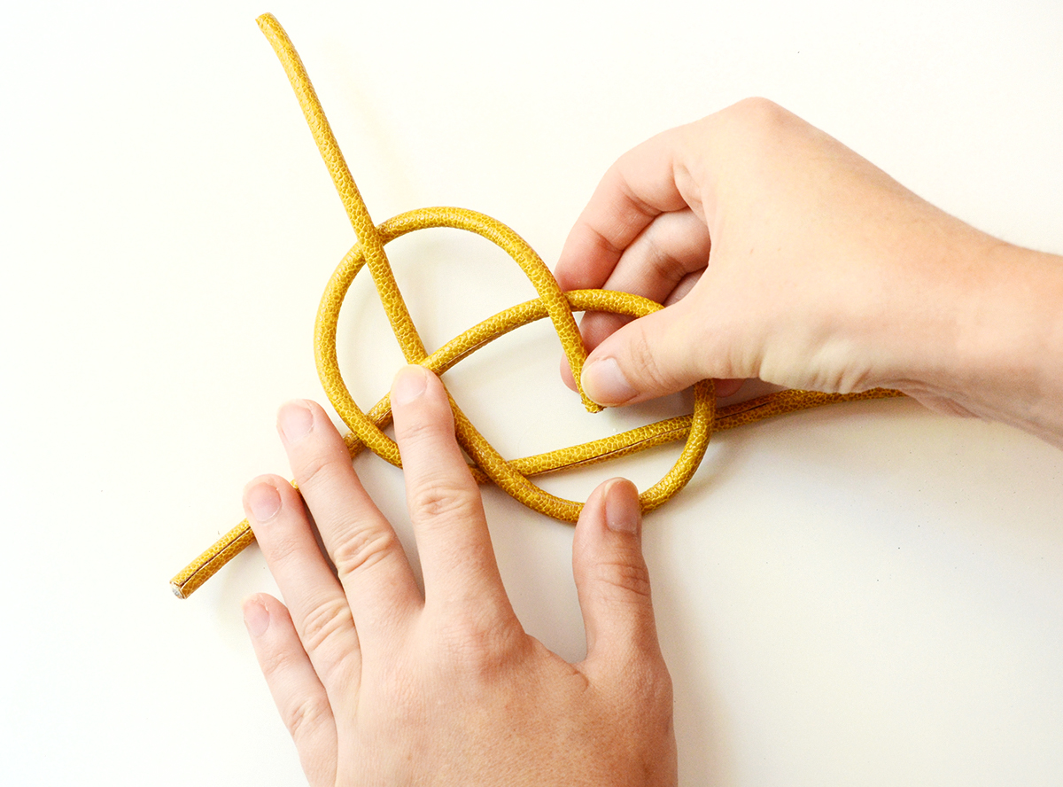 Comment faire des bracelets en corde nouée DIY 6