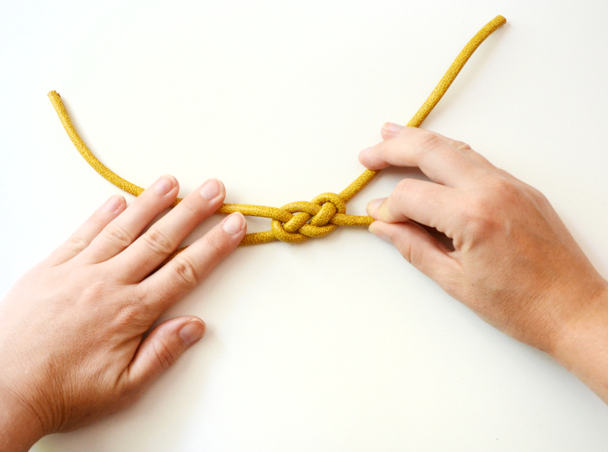 Comment faire des bracelets en corde nouée DIY 8