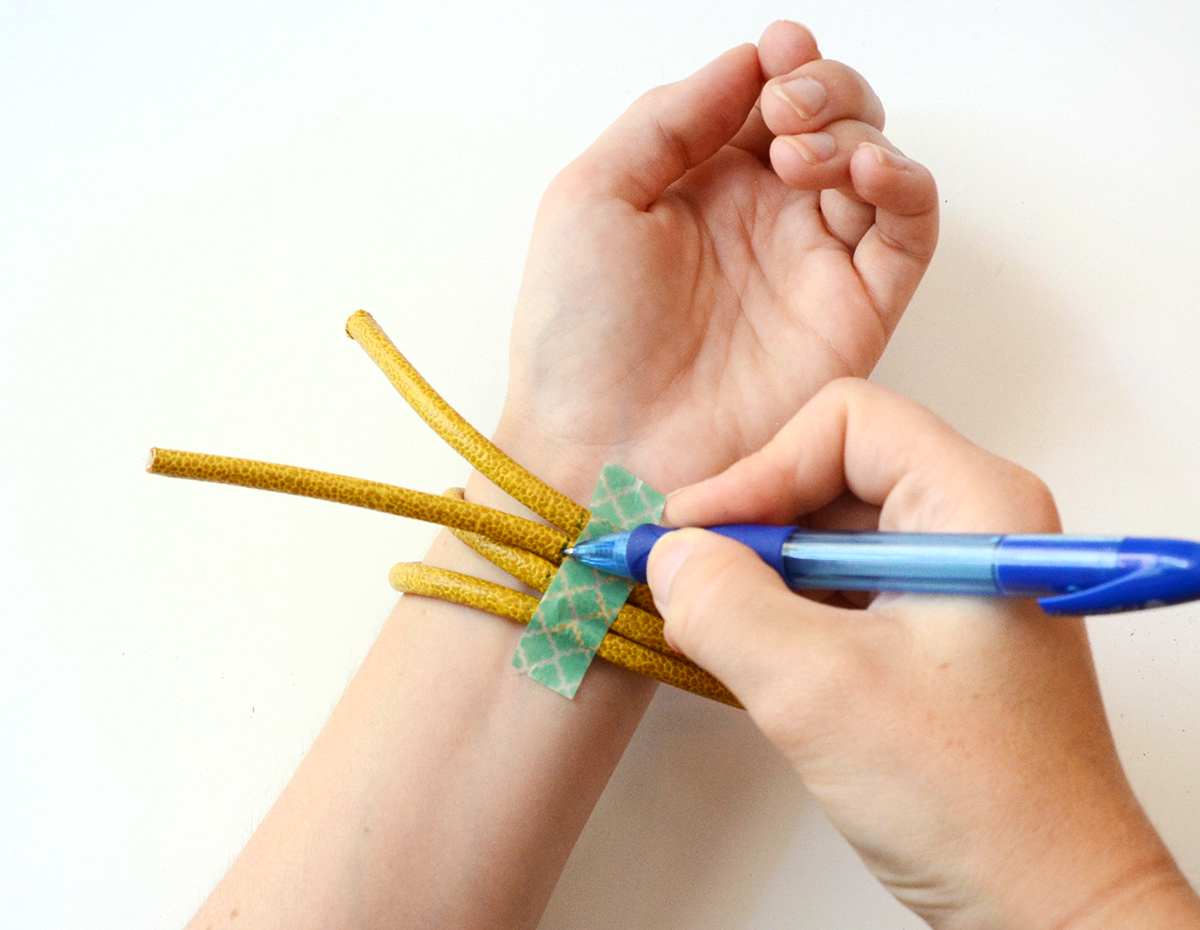 Comment faire des bracelets en corde nouée DIY 9